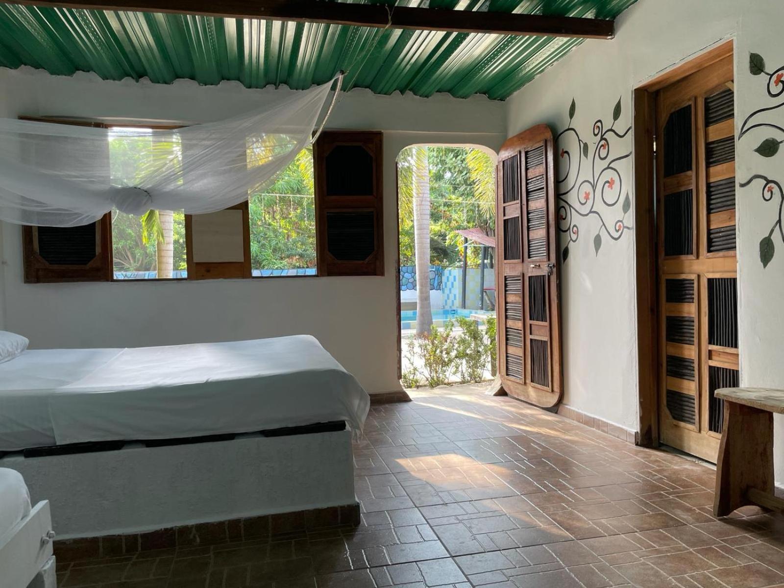 Hostal Luz De Luna Паломино Экстерьер фото